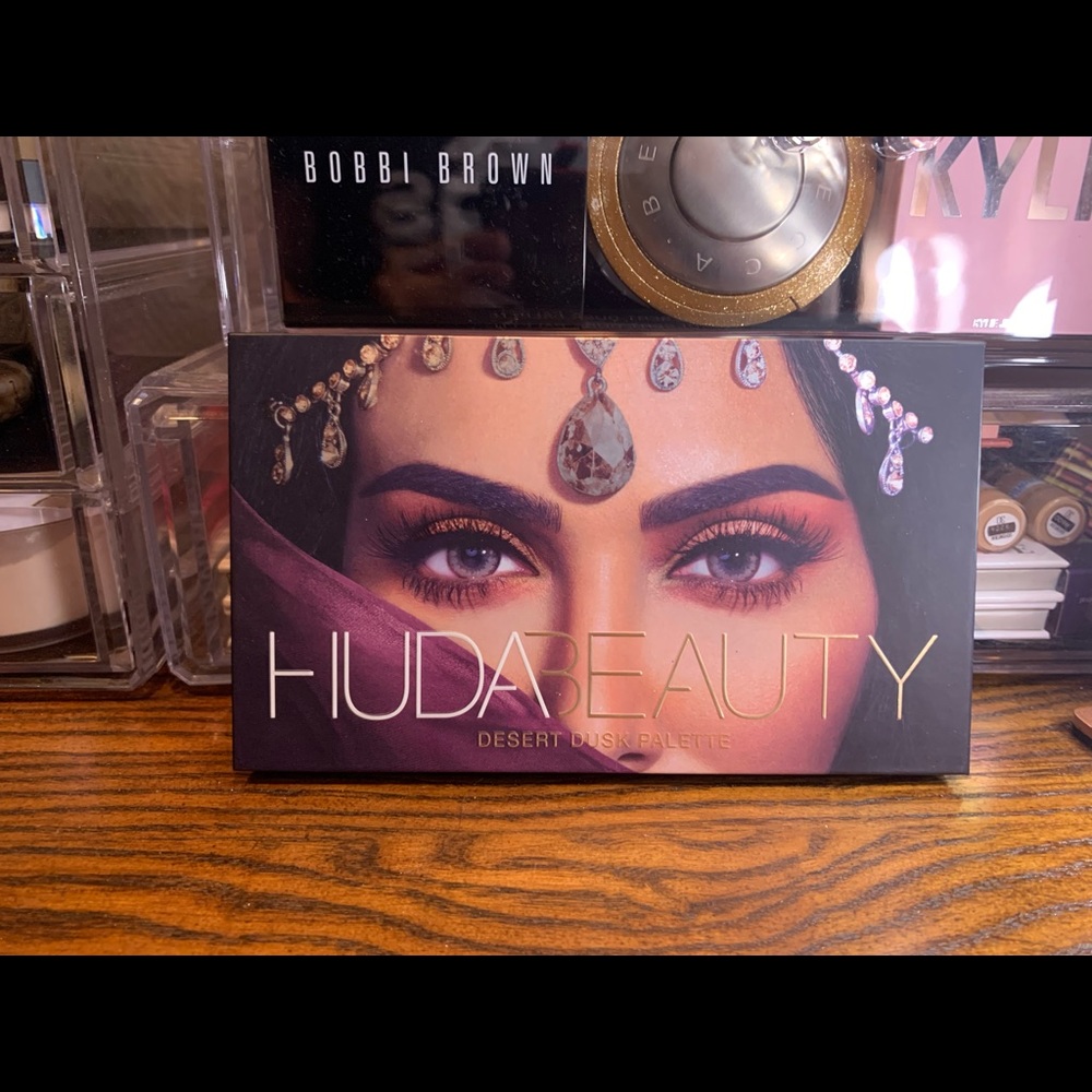 HUDA BEAUTY DESERT DUSK PALETTE
